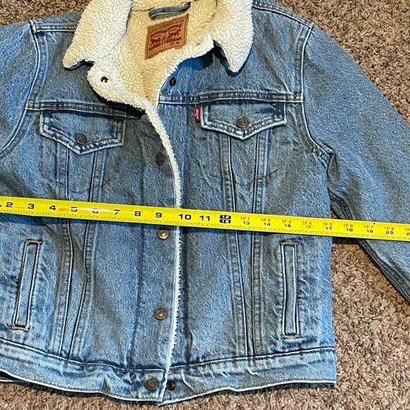 Levi's Light Denim Cream Sherpa Trucker Jacket with Button Closure, Size Medium - Picture 11 of 12